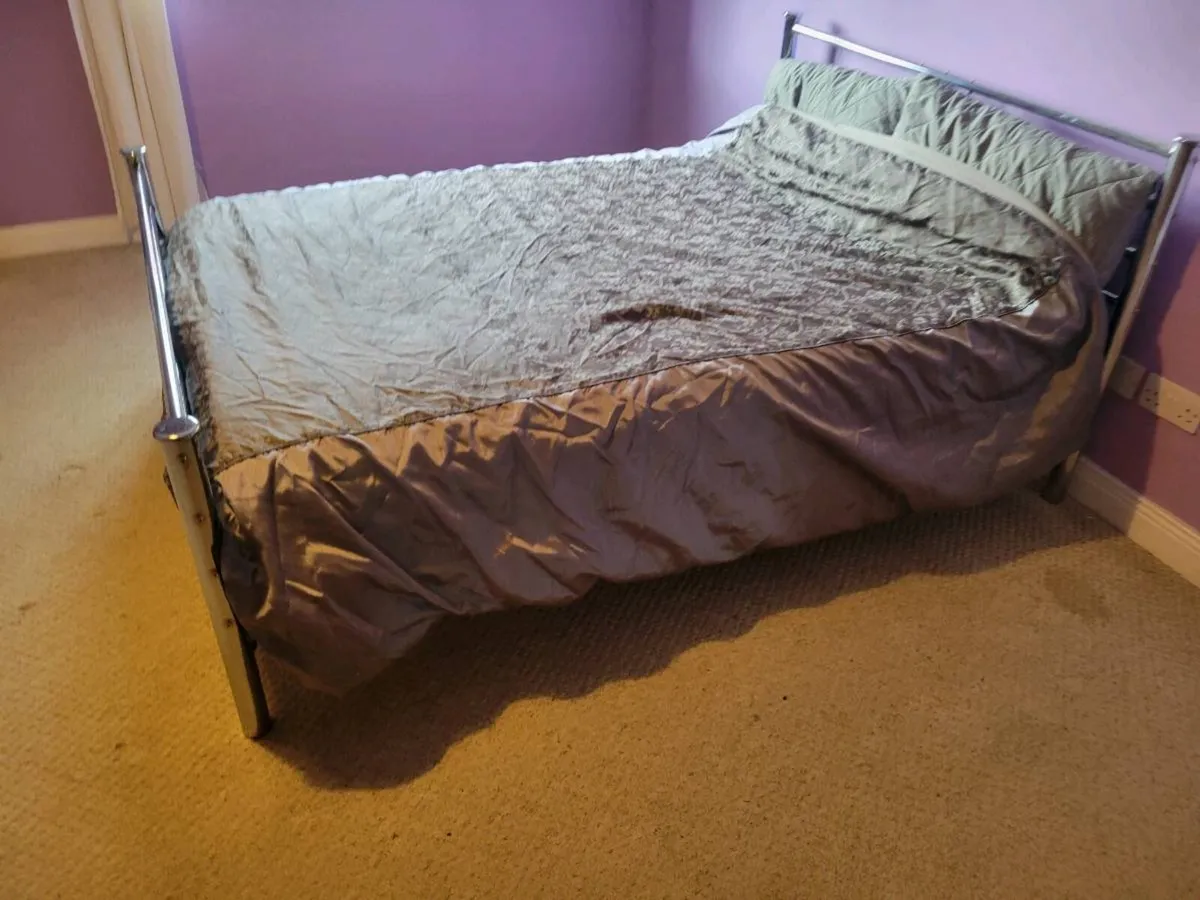 Double bed - Image 3
