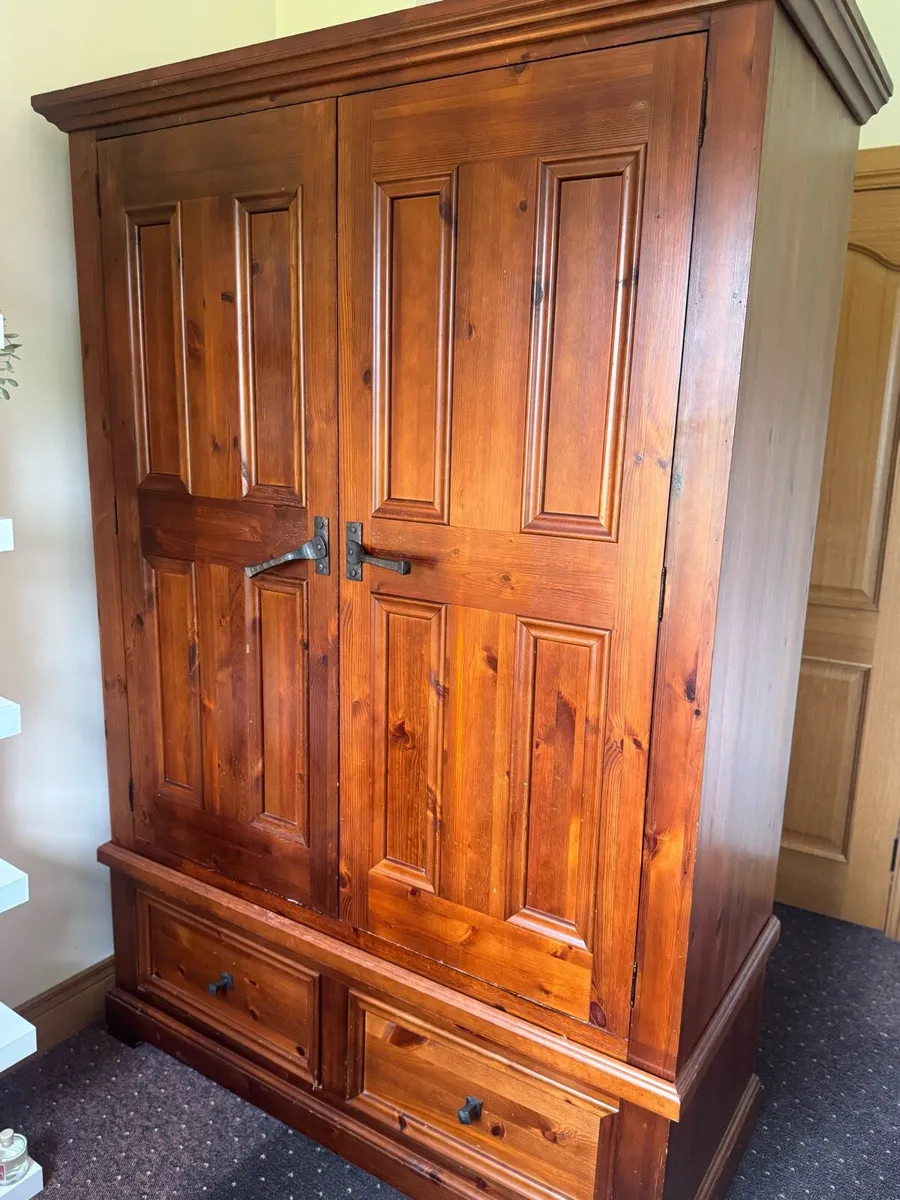 Wardrobe, Chest of drawers and shoe box to match - Image 2