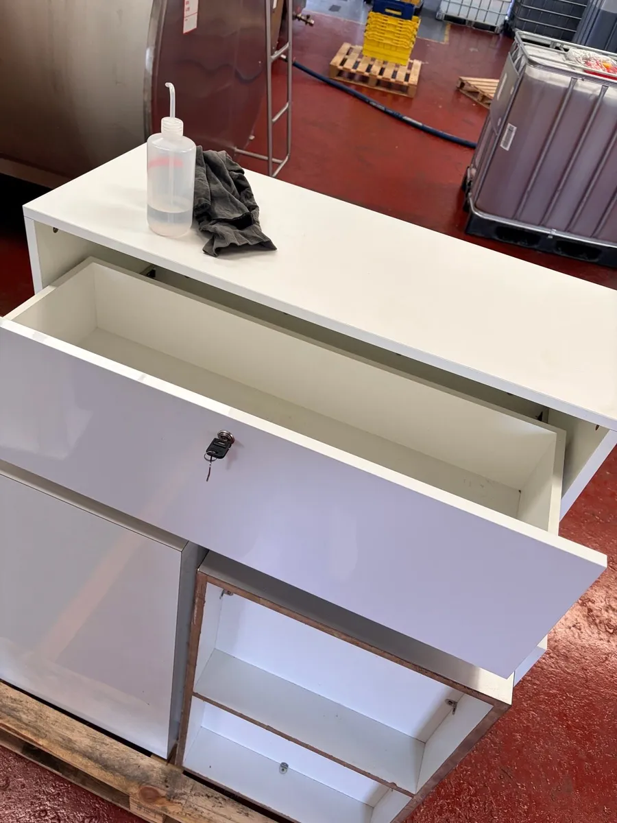 5 Cabinets and 1 drawer - Image 2