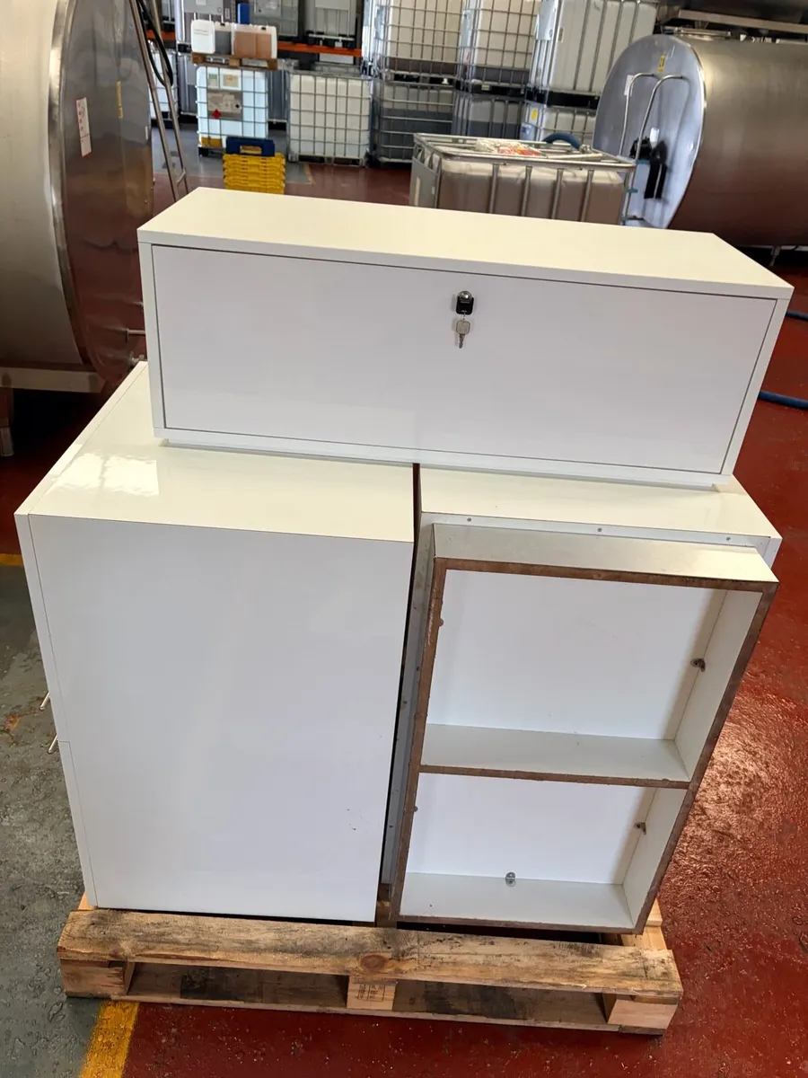 5 Cabinets and 1 drawer - Image 3