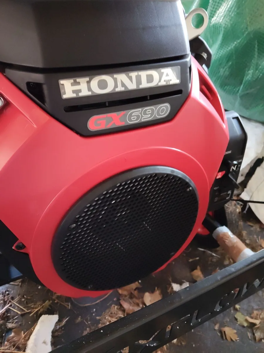 Maxflow 15 kVA Three-Phase Generator – Honda GX690 - Image 1