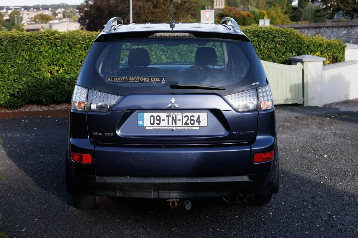 Mitsubishi Outlander Commercial 2009 - Image 2