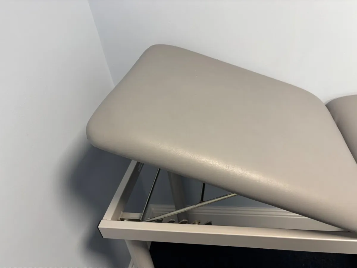 Medical Counch - Image 1