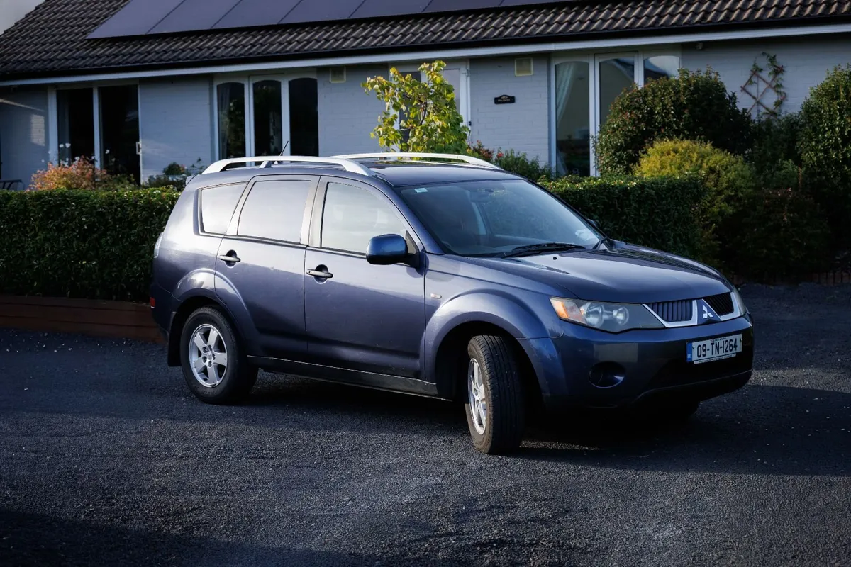 Mitsubishi Outlander Commercial 2009 - Image 1