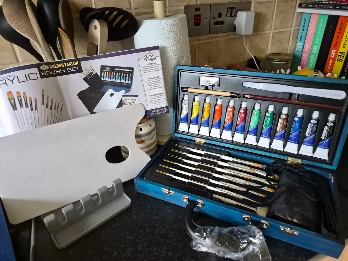 Royal Langnickel aluminum easel carrying case - Image 3