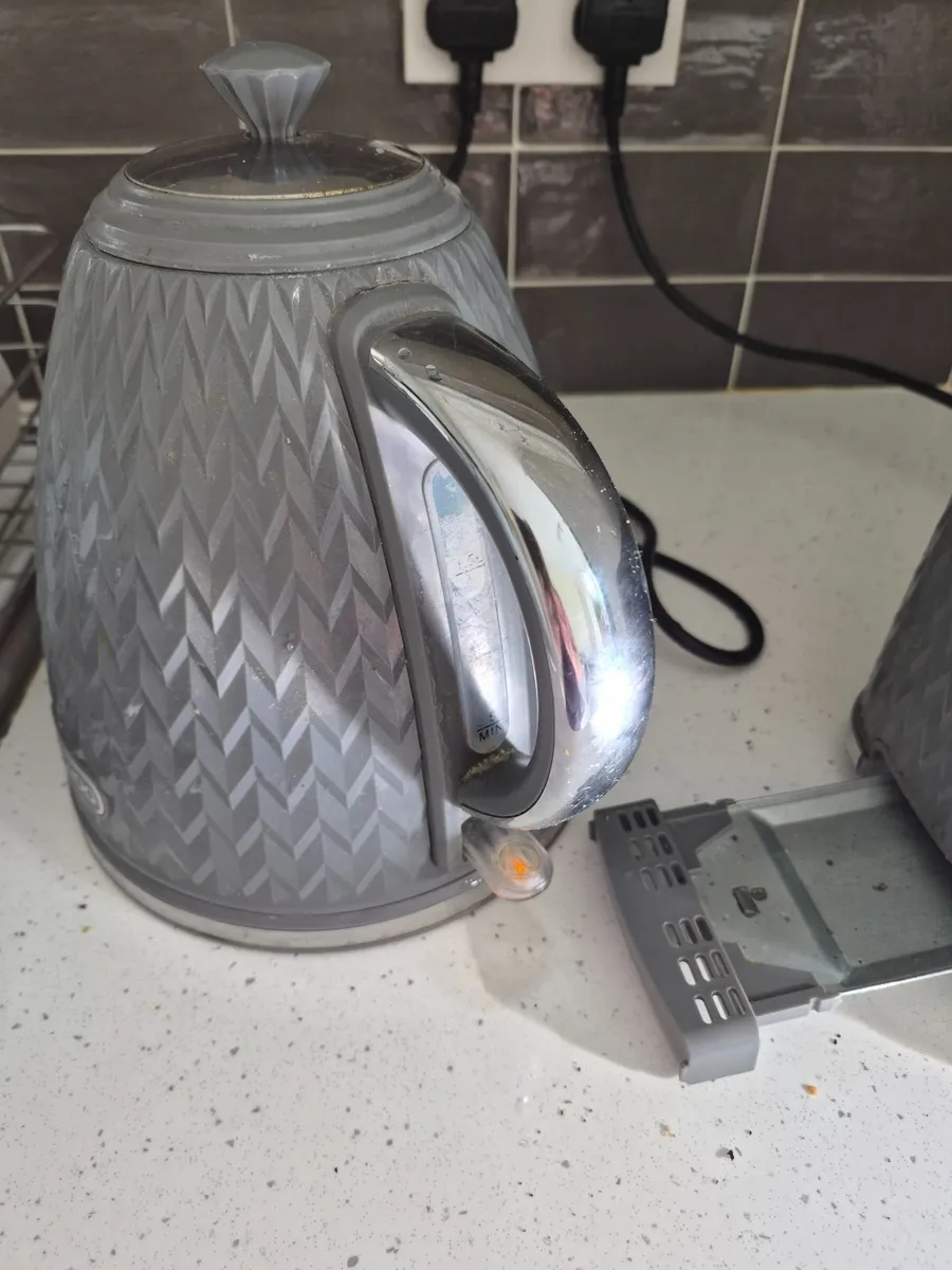 Grey Kettle & Toaster - Image 3