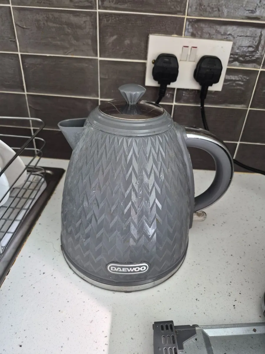 Grey Kettle & Toaster - Image 1