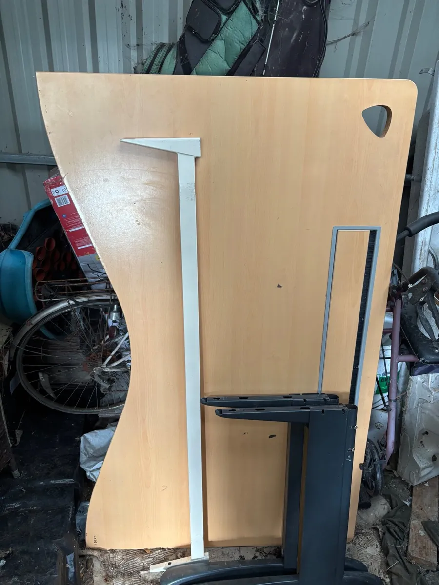 Office desk - Image 1