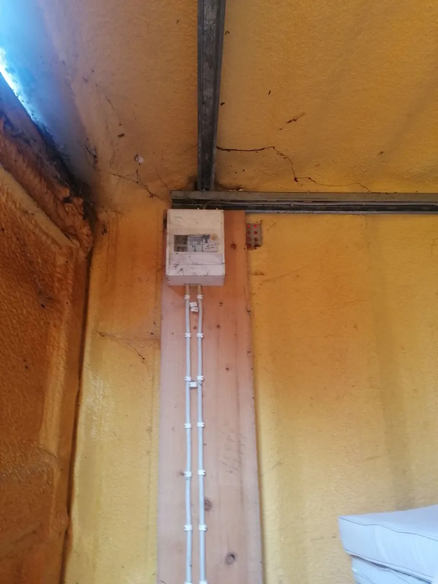 Shipping container 20 ft - Image 1