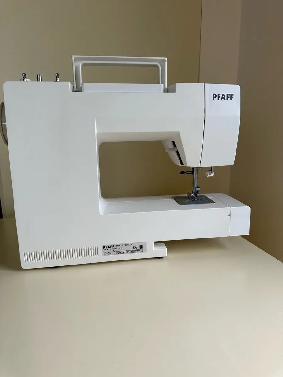 Pfaff Hobby 1042 Sewing Machine - Image 3