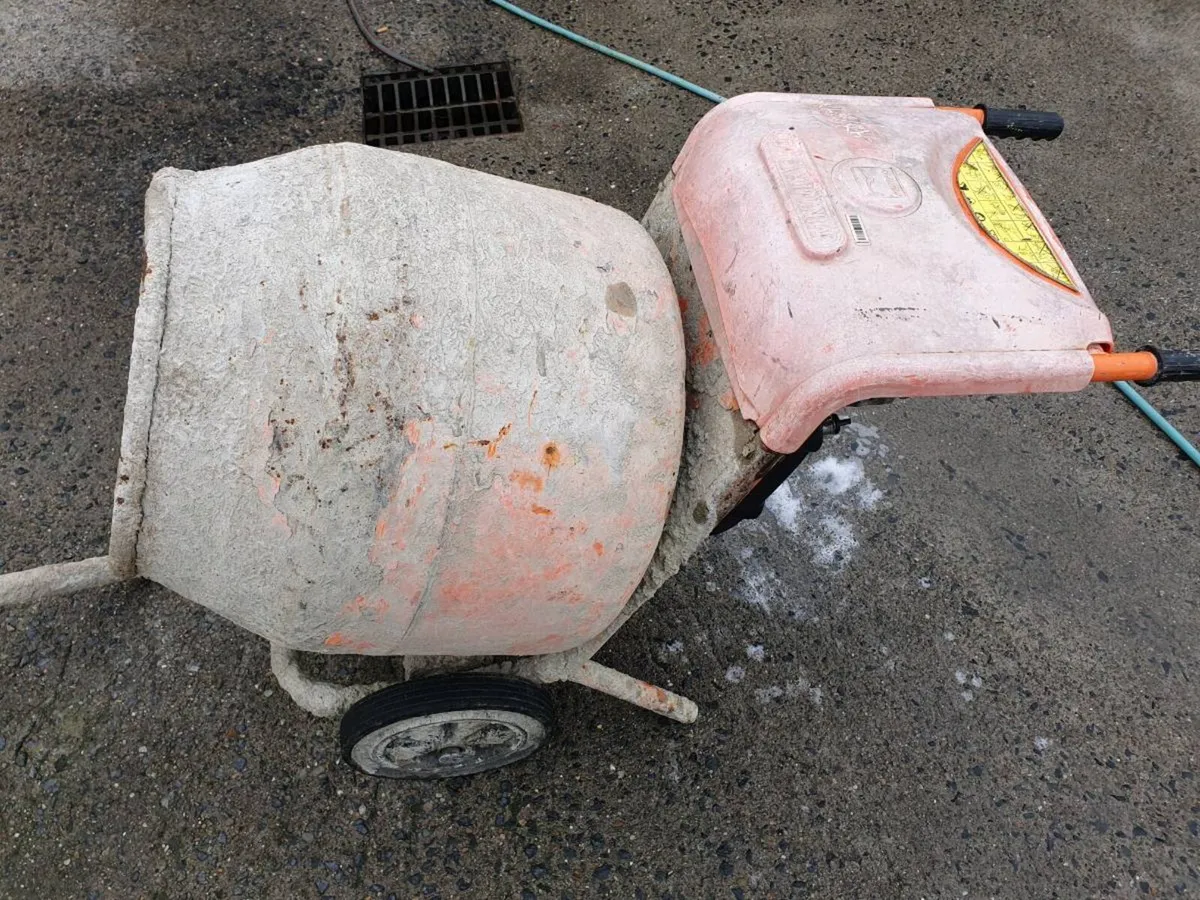 Belle Honda  cement mixer in good condition - Image 1
