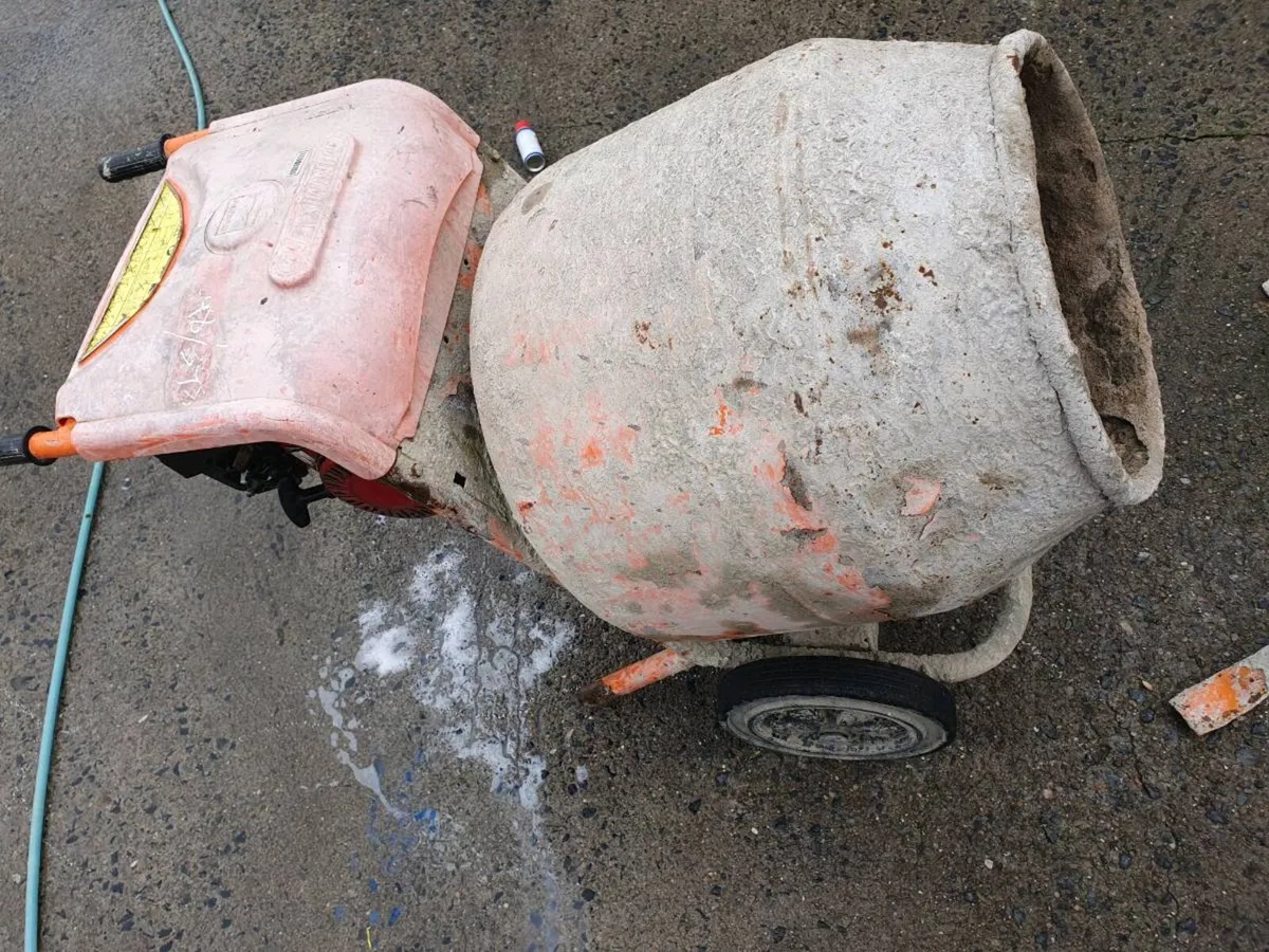 Belle Honda  cement mixer in good condition - Image 2