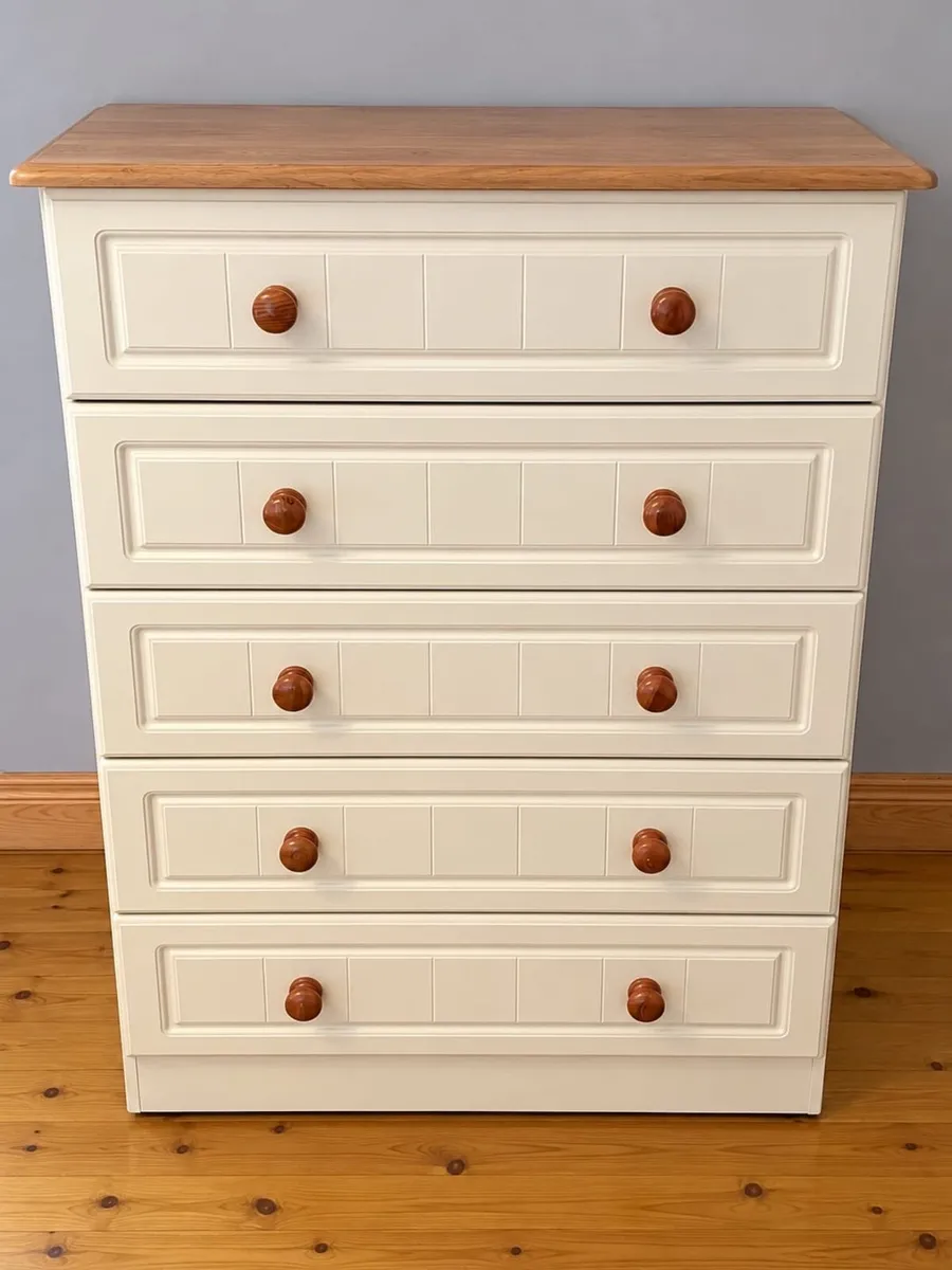 Wardrobe and chest of drawers - Image 2