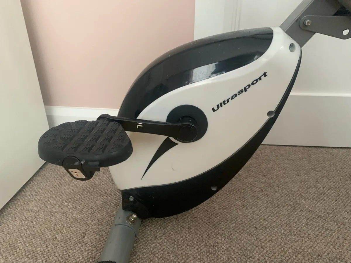 Stationary exercise bike - Image 2