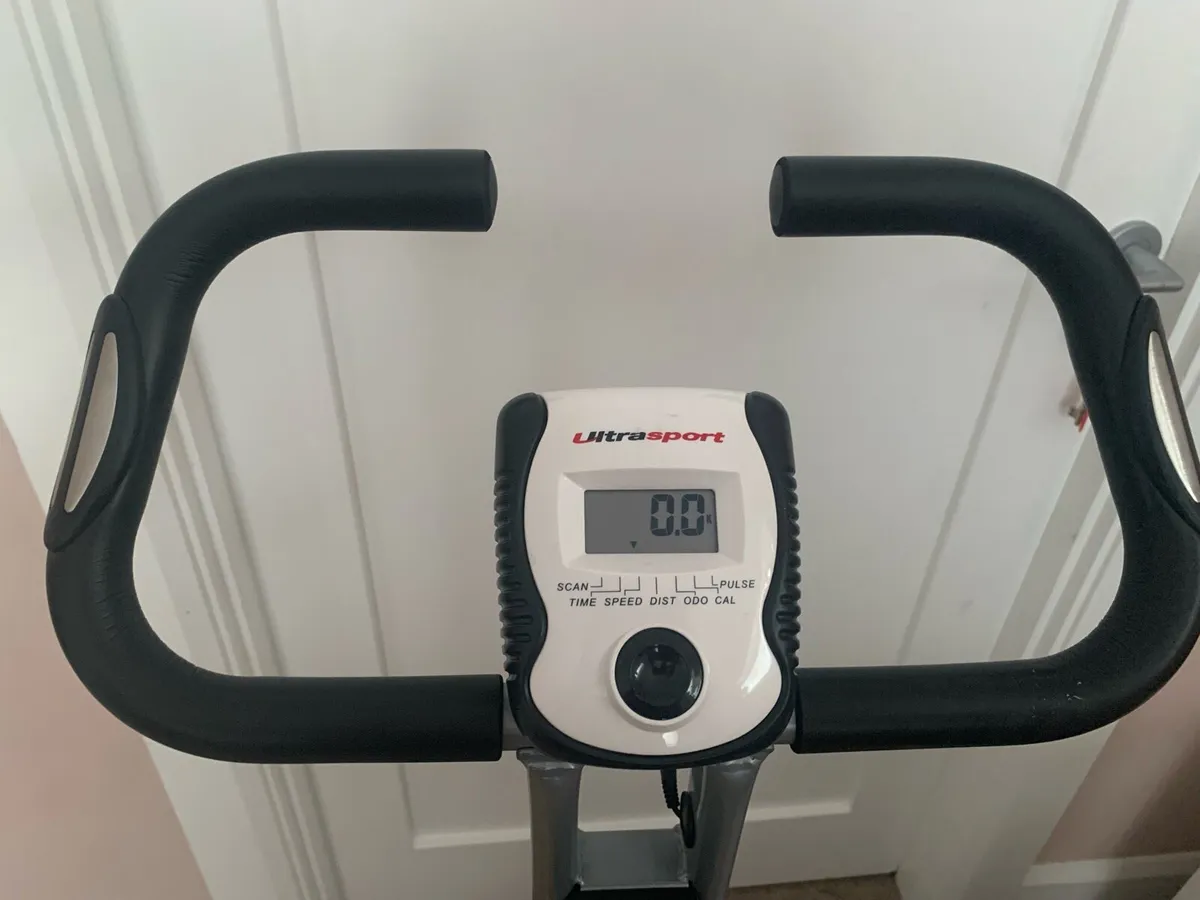 Stationary exercise bike - Image 3