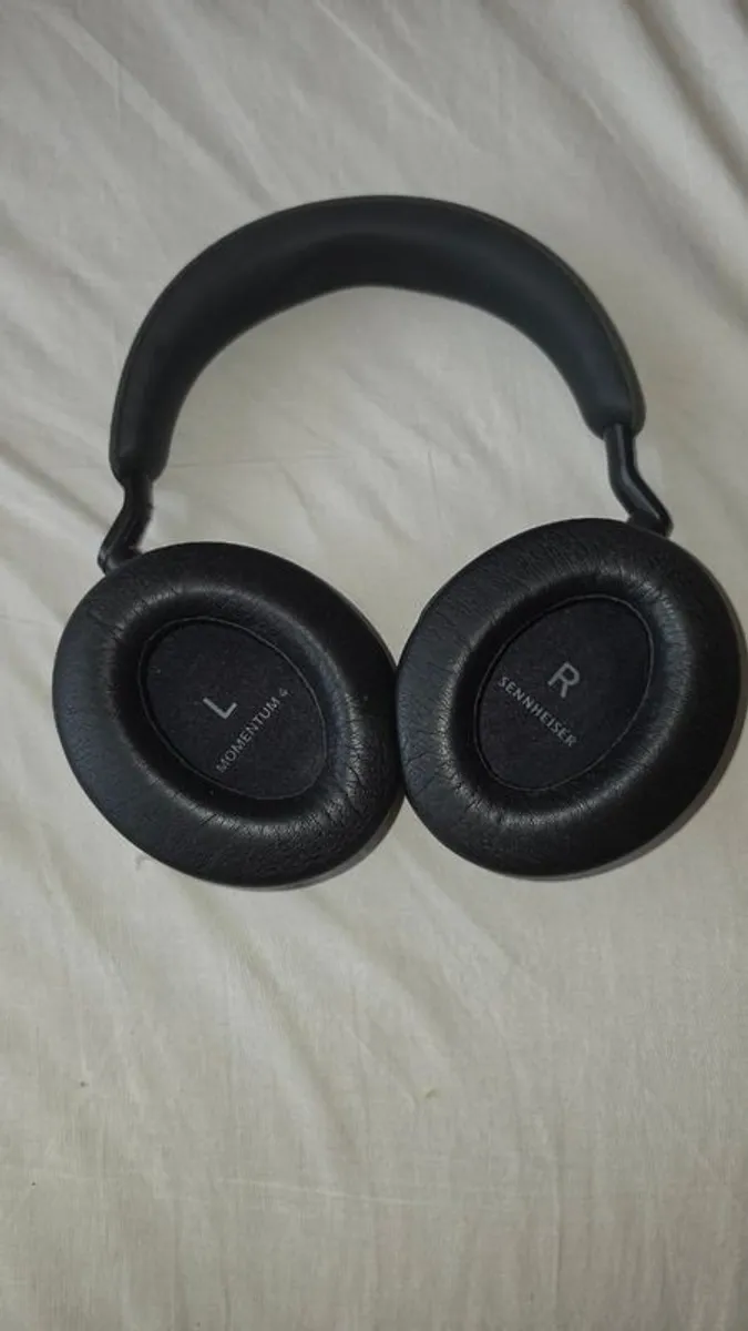 Sennheiser momentum 4 - Image 1