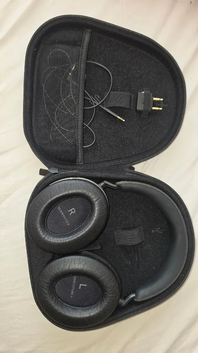 Sennheiser momentum 4 - Image 3