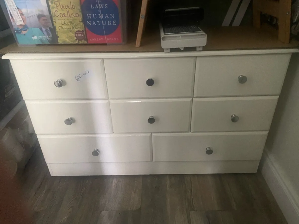 Chest of drawers - Image 1