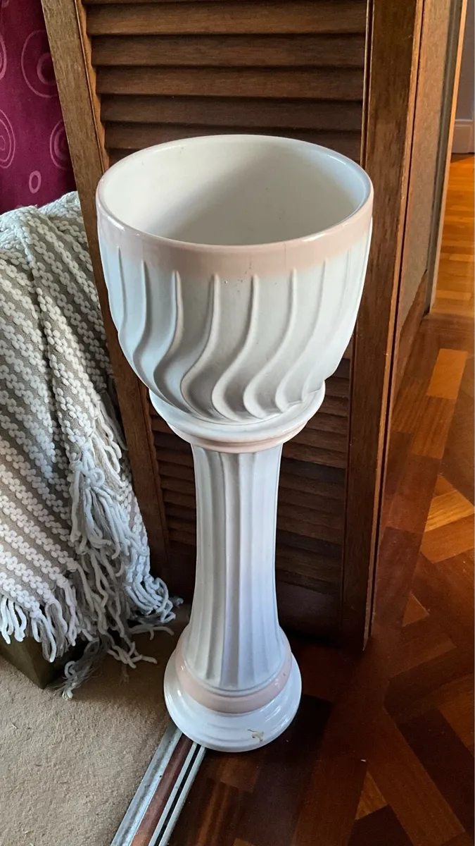 Jardiniere With Ribbed Design Pot + Matching Stand - Image 1