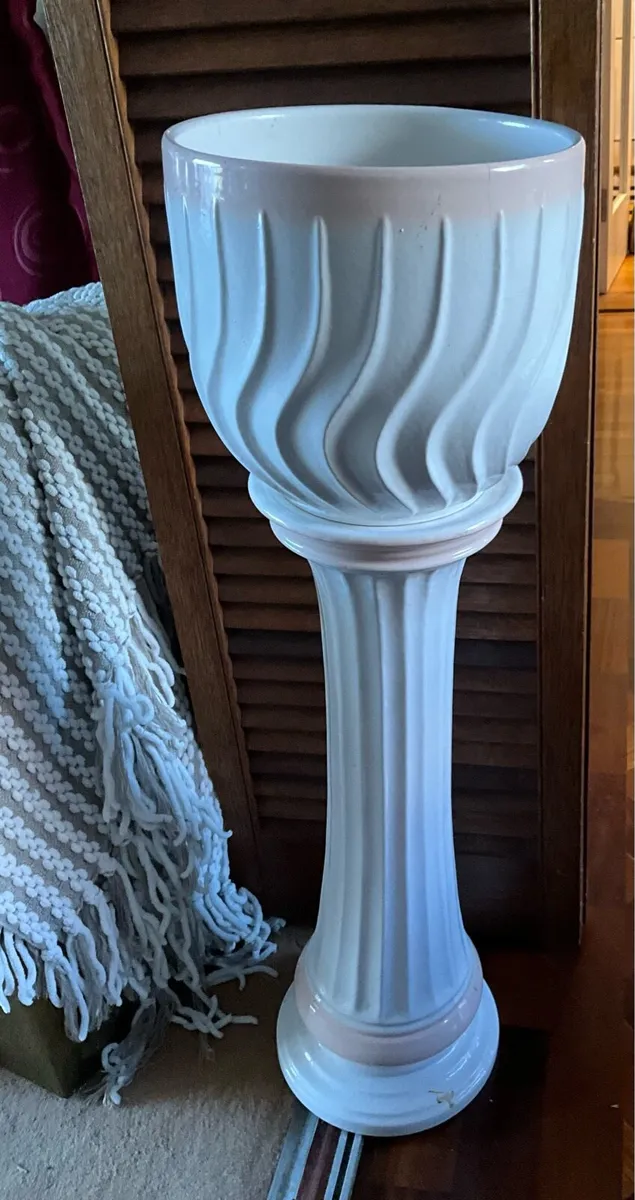 Jardiniere With Ribbed Design Pot + Matching Stand - Image 2