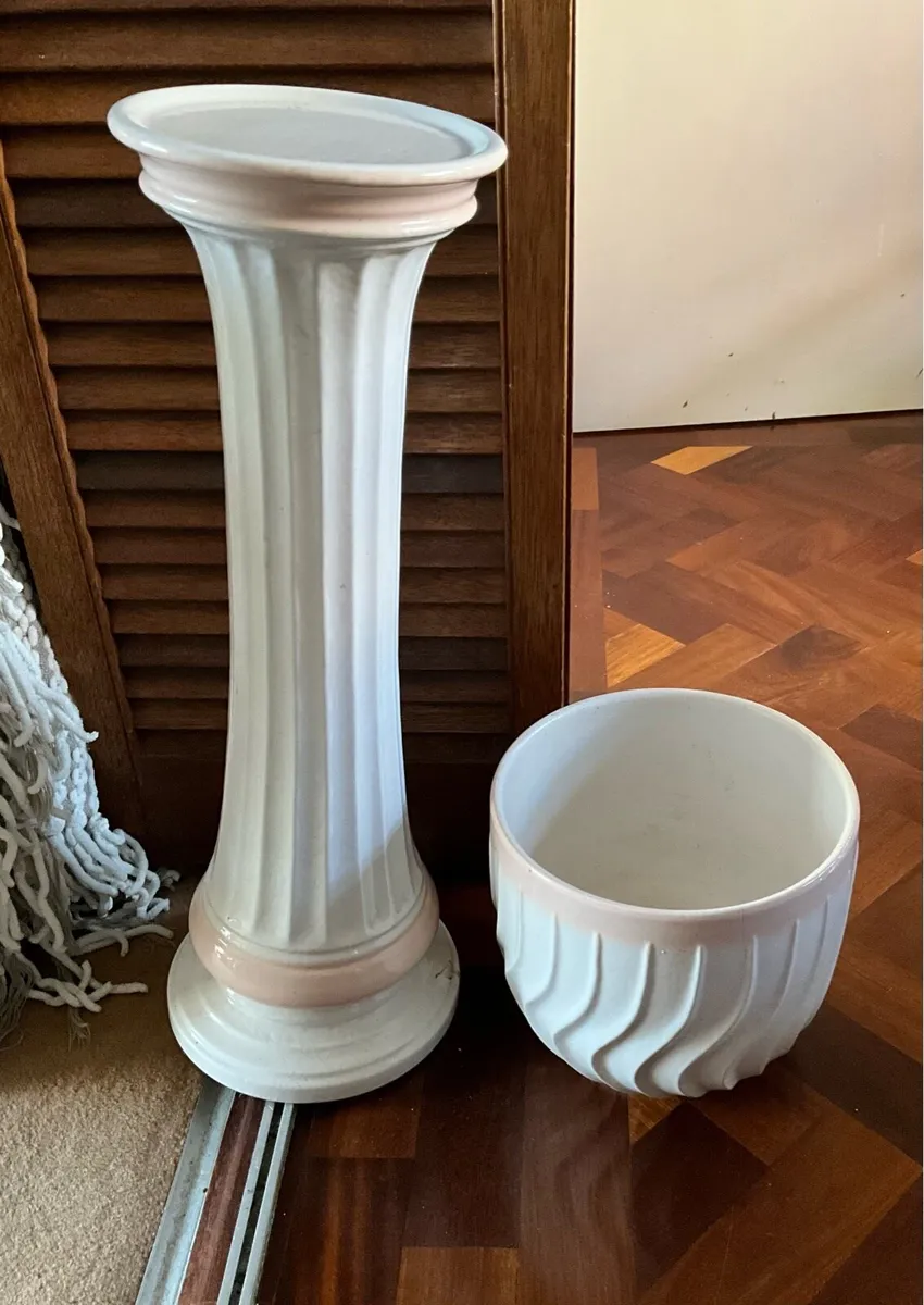 Jardiniere With Ribbed Design Pot + Matching Stand - Image 4
