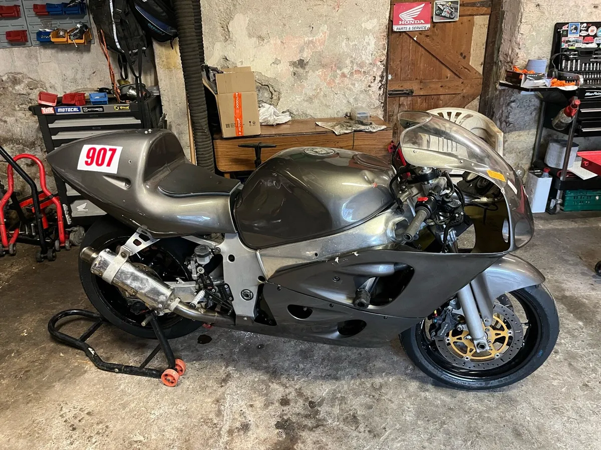 1997 Suzuki GSXR 600 SRAD track bike - Image 1