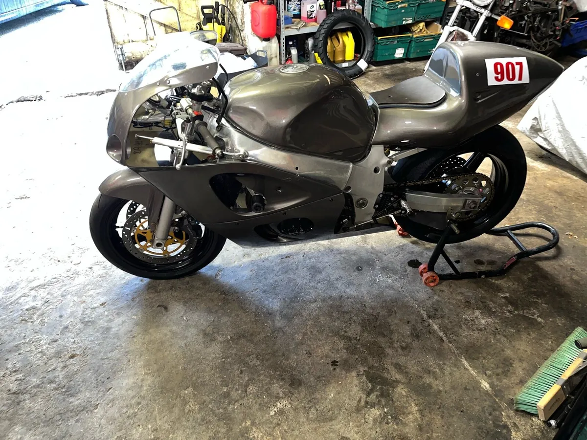 1997 Suzuki GSXR 600 SRAD track bike - Image 2
