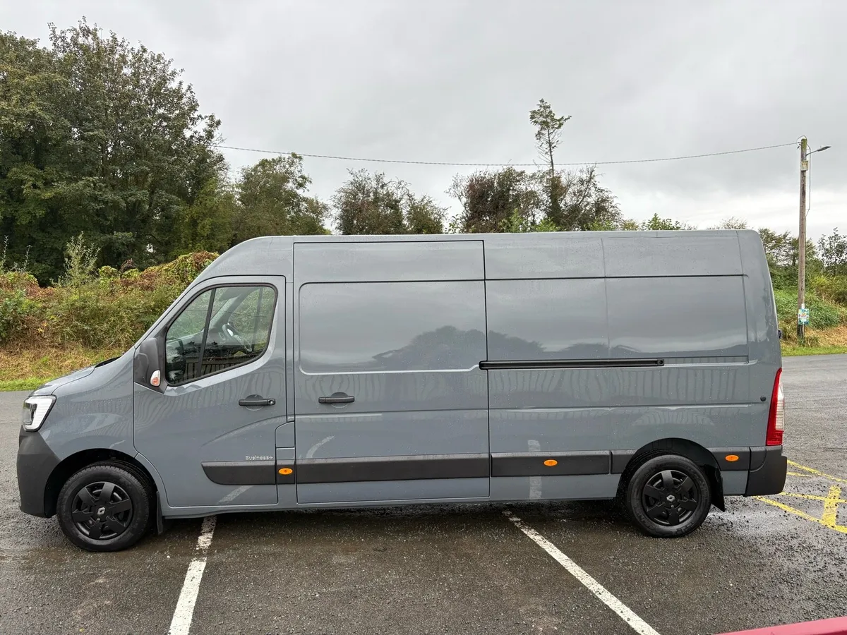 2023 (231) RENAULT MASTER LM35 BUSINESS + - Image 2