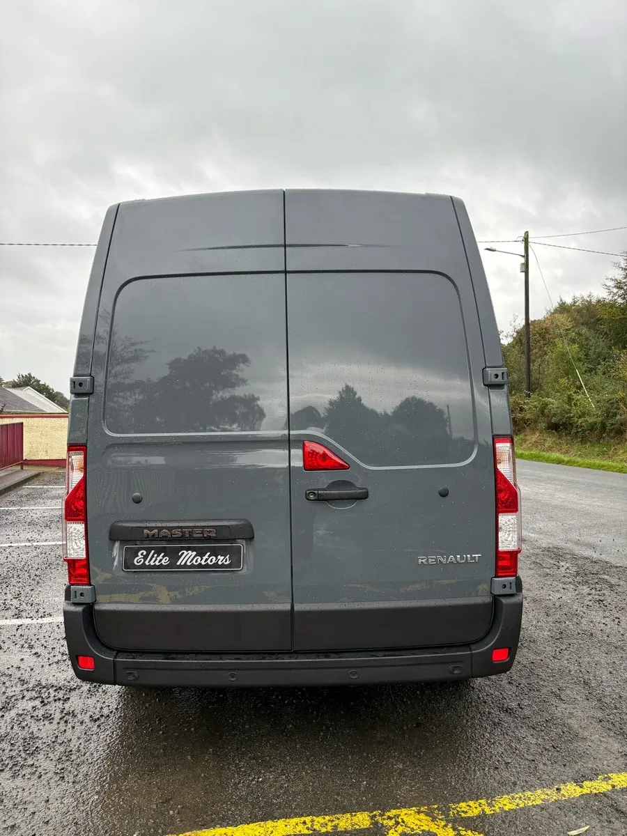 2023 (231) RENAULT MASTER LM35 BUSINESS + - Image 4