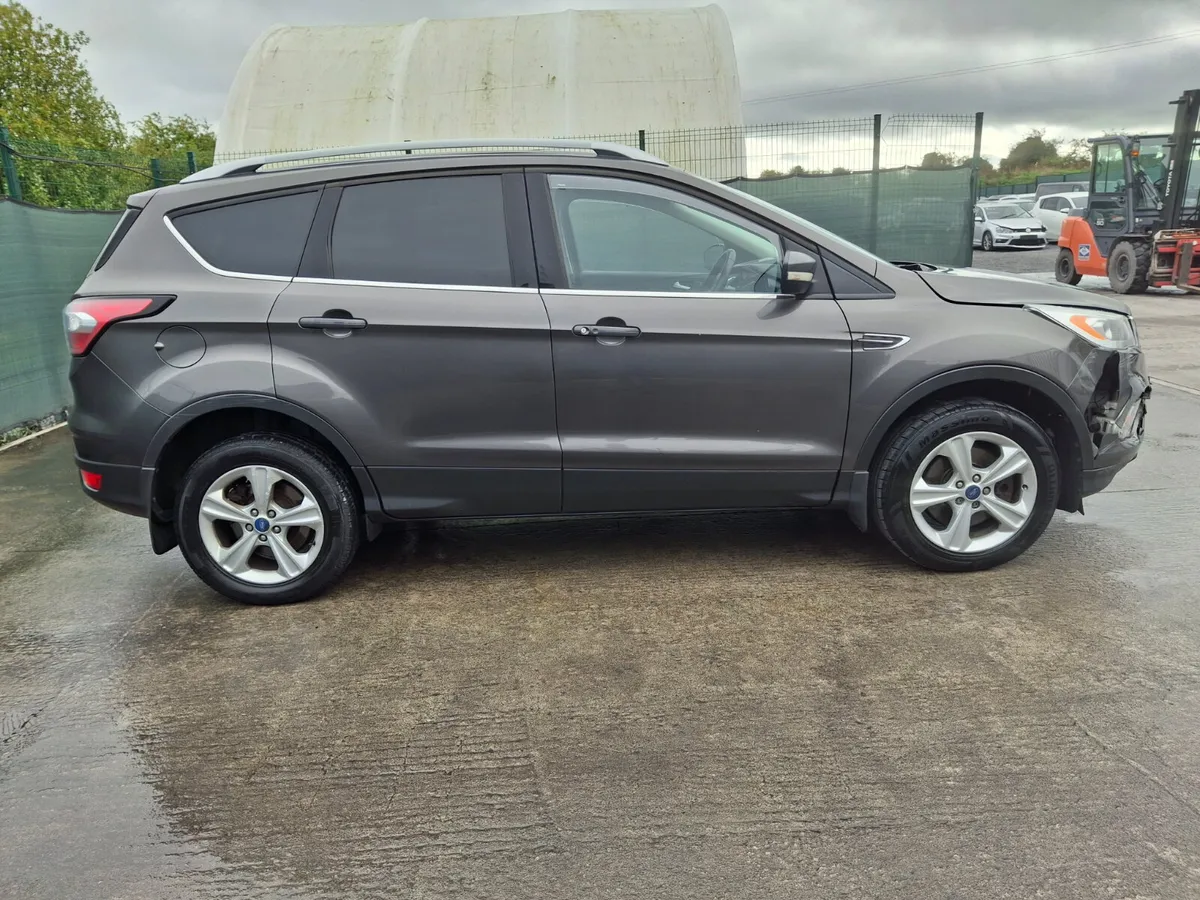 2017 Ford Kuga  Titanium Crew Cab - Image 4