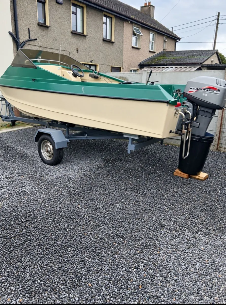 Boat, 30hp  engine and trailer - Image 1