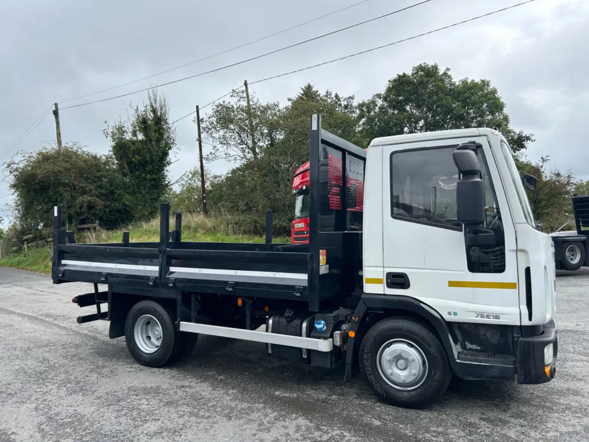 2016 iveco 7.5 ton manual insulated tipper - Image 4
