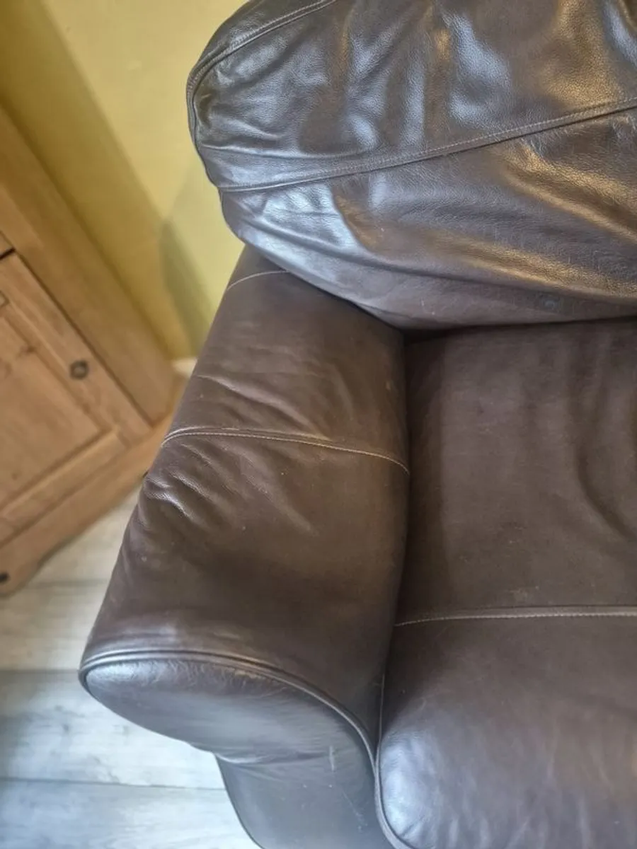 free Sofa brown Leather - Image 3