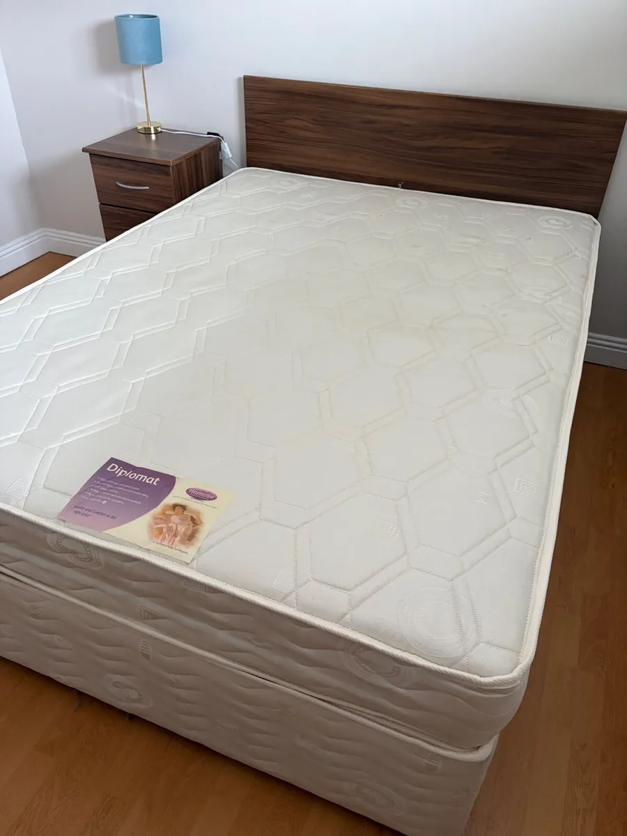 Bed base and mattress - Image 1