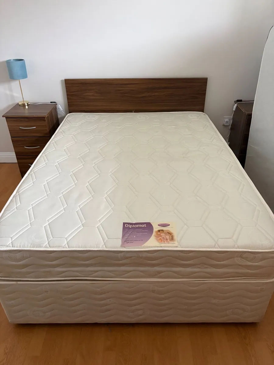 Bed base and mattress - Image 2