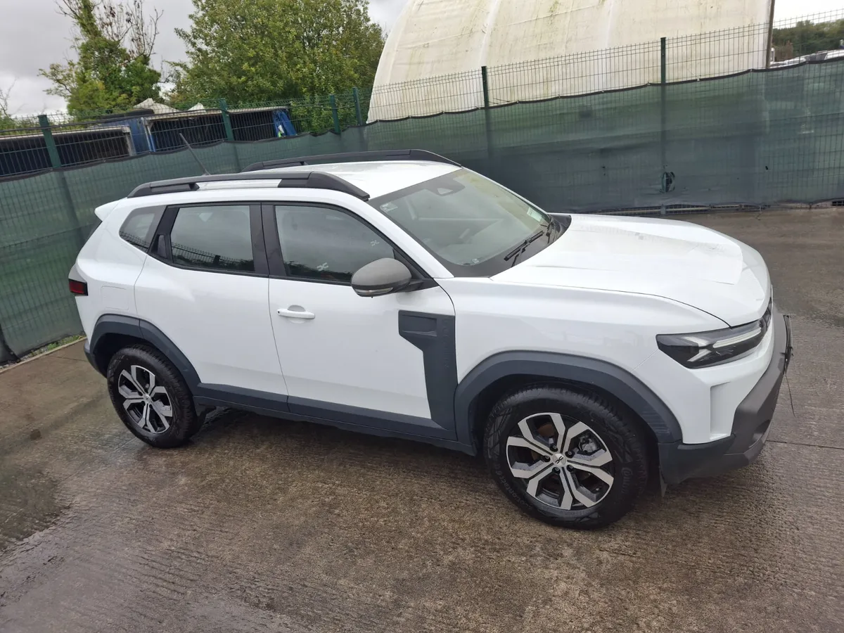 251 Dacia Duster Hybrid  8km Automatic - Image 1
