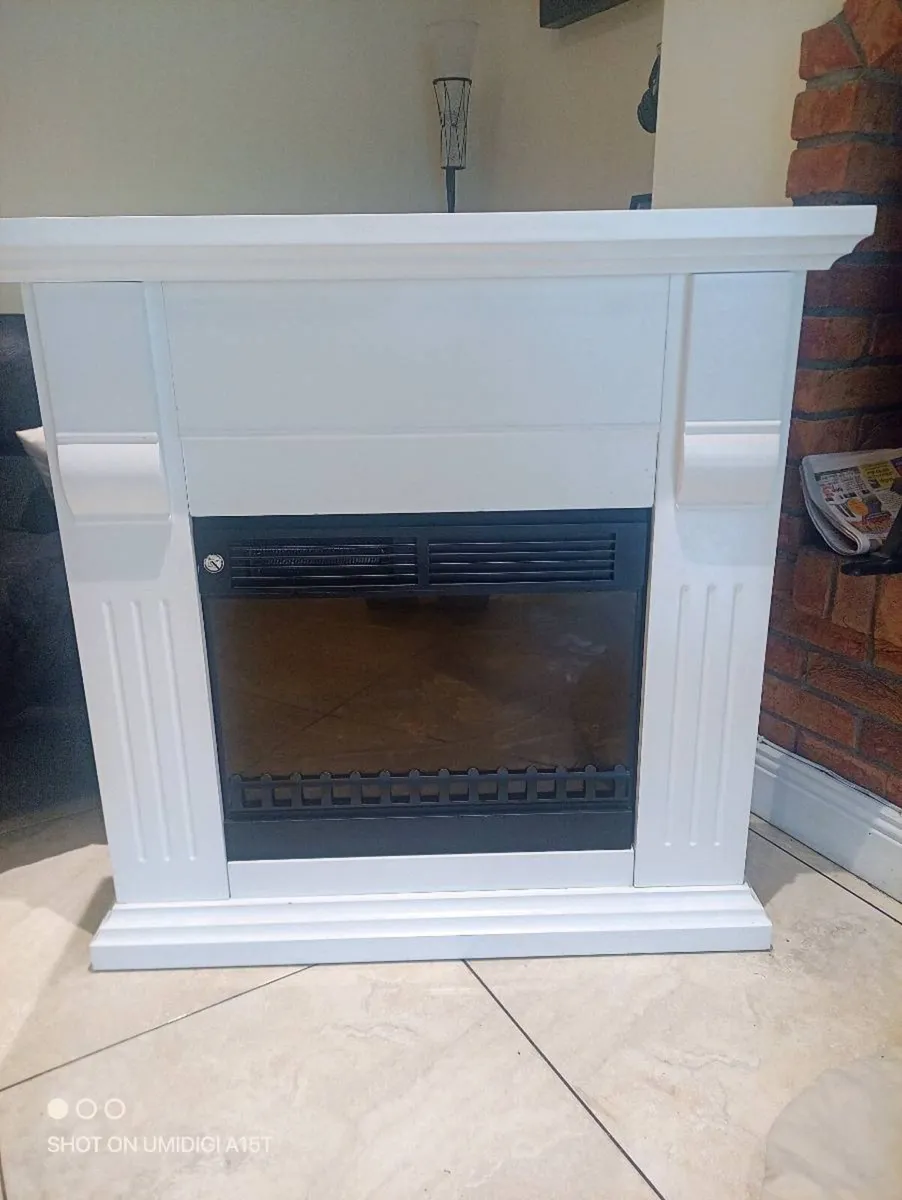 Electric heater with surround - Image 4