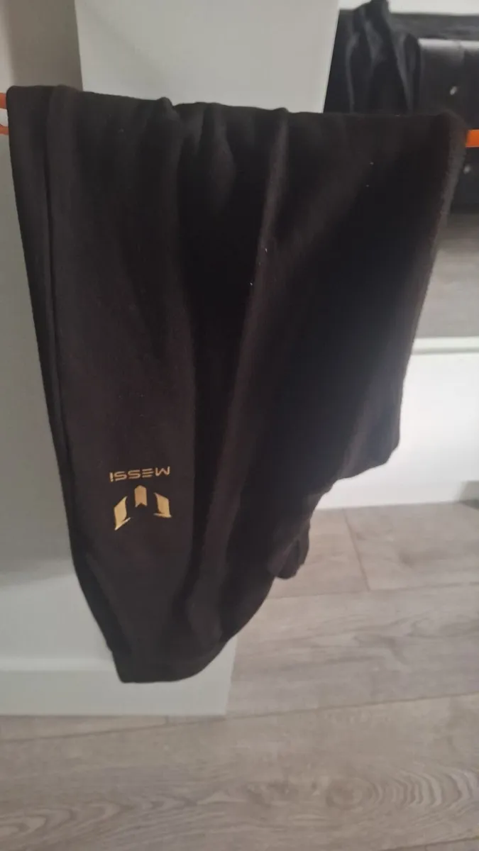 Boys tracksuits - Image 1