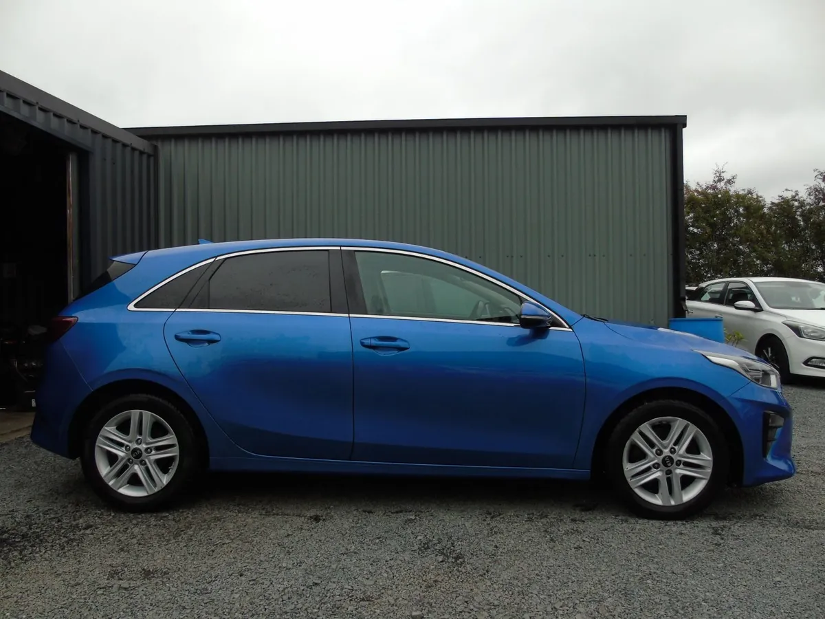 kia ceed's breaking new models estate & hatchback - Image 1