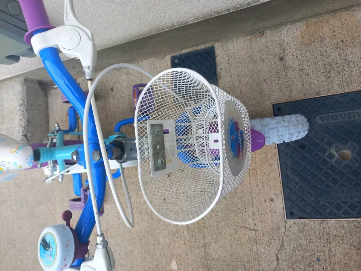 Kids frozen bike size 12 inch wheels - Image 4