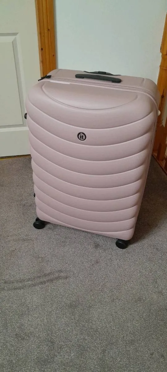 Travel suitcase - Image 1