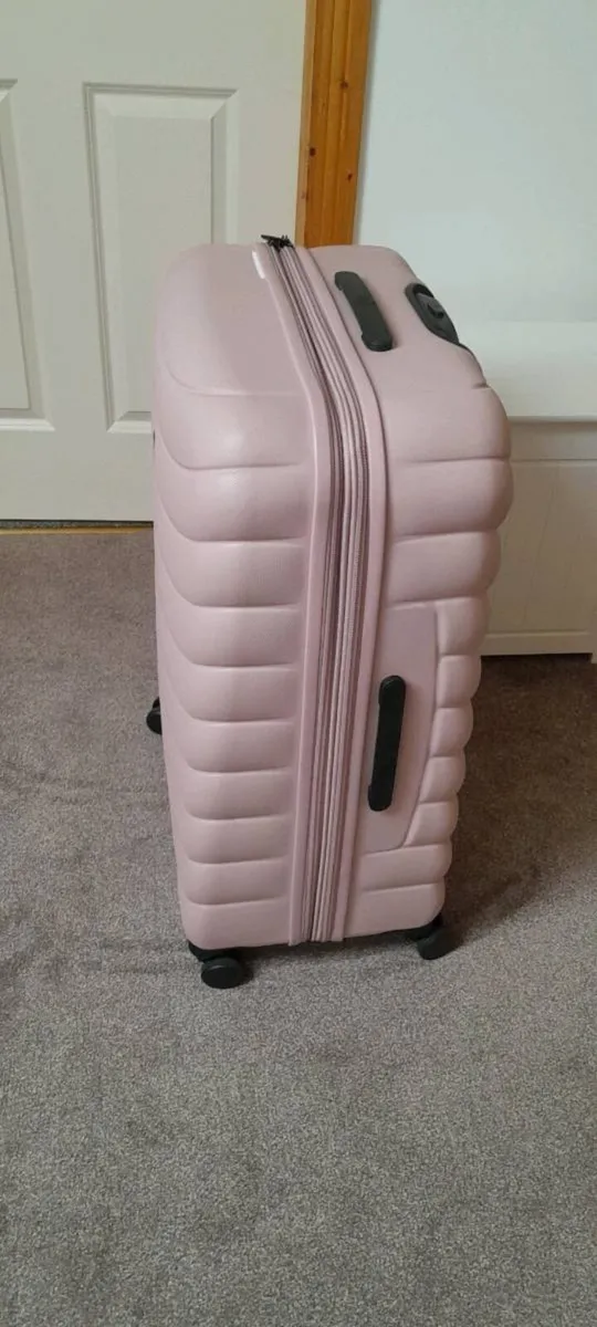 Travel suitcase - Image 4
