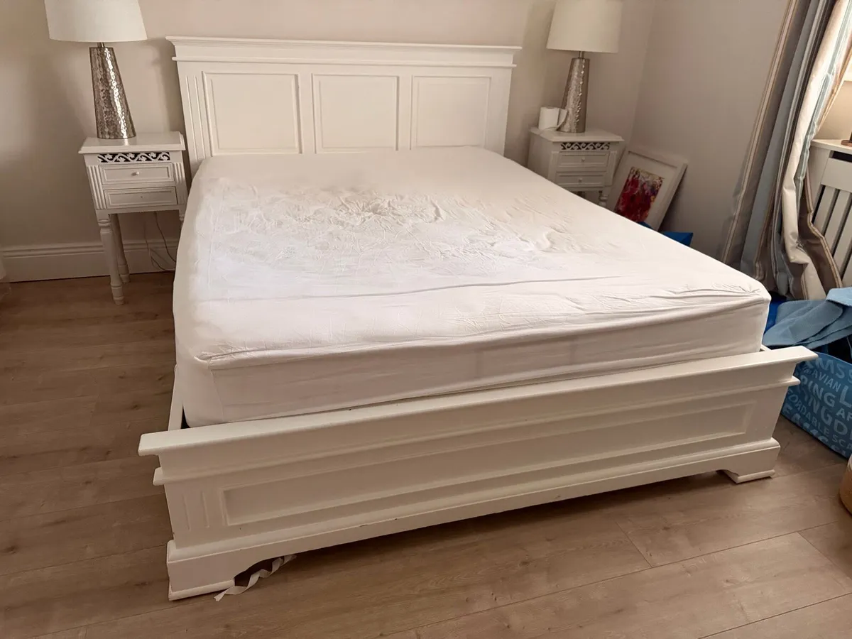 Bed frame white wooden 5ft - Image 1
