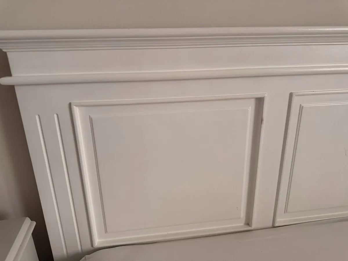 Bed frame white wooden 5ft - Image 2