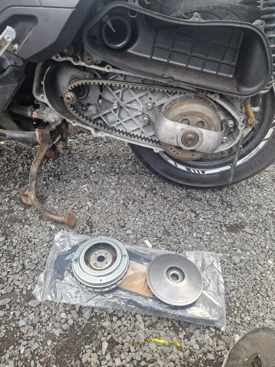 Yamaha x-max 250 - Image 2