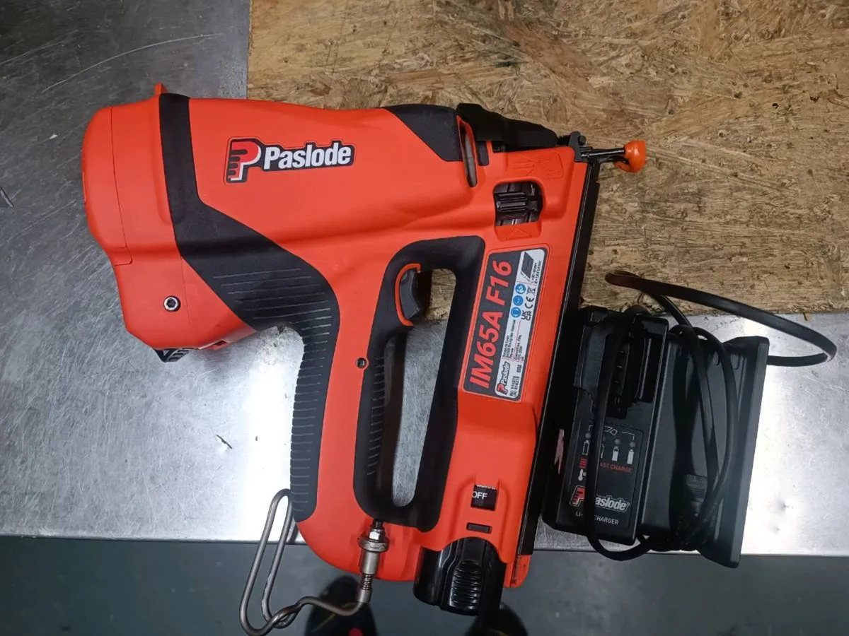 Paslode Im65af16 pin gun. Brand new