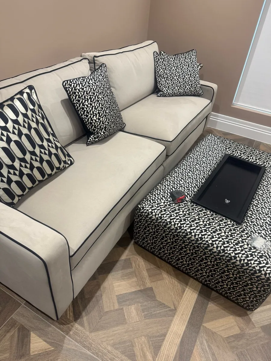 Custom 4 seater, 1 seater and footstool - Image 3