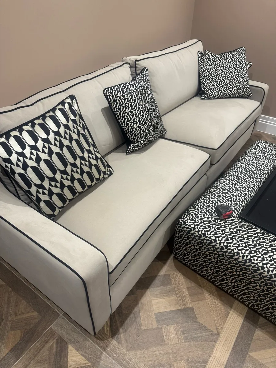 Custom 4 seater, 1 seater and footstool - Image 4