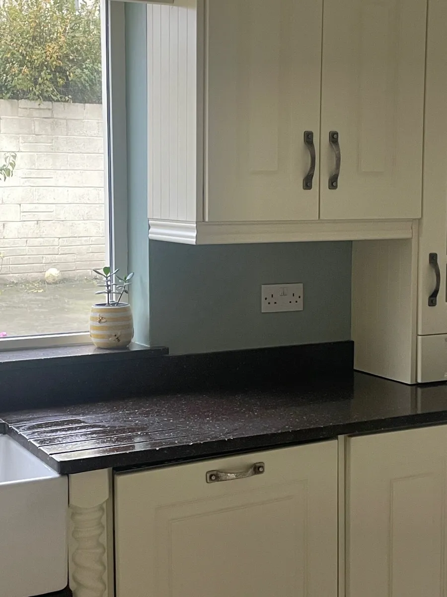 Kitchen units, work top and Belfast sink - Image 3