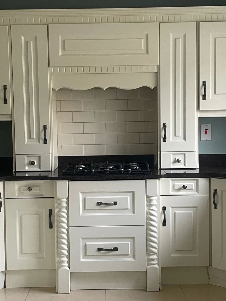 Kitchen units, work top and Belfast sink - Image 4